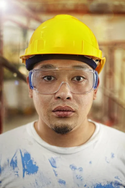 Trabajador Construcción Mirando Cámara —  Fotos de Stock