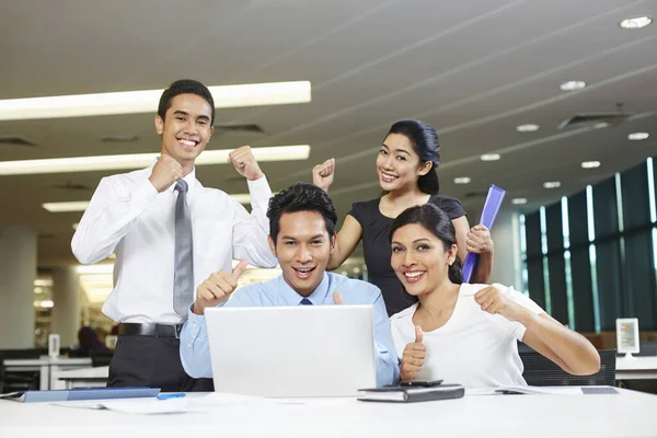 Mitra Bisnis Sedang Berdiskusi — Stok Foto