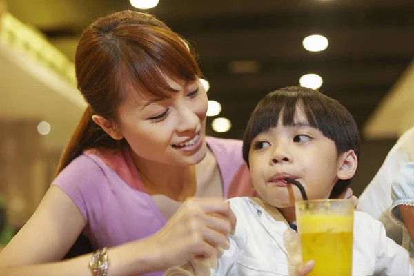 술마시는 — 스톡 사진