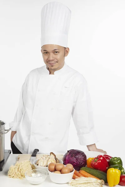 Asiatisk Kock Förbereder Hälsosam Måltid — Stockfoto