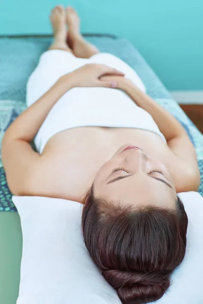 Young Woman Lying Her Back — Stock Photo, Image