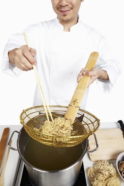 Chef Asiático Preparando Una Comida Saludable — Foto de Stock