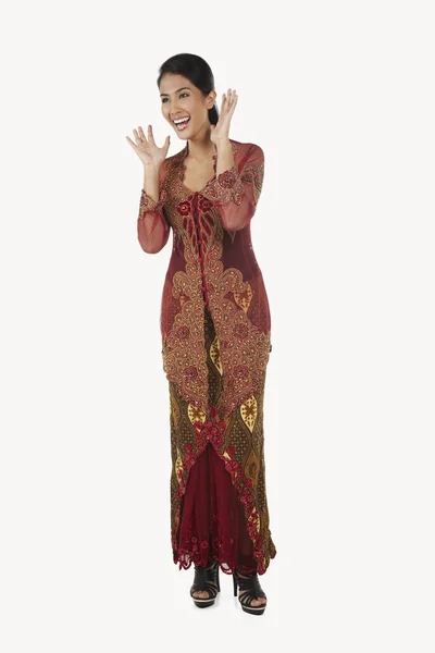 Překvapená Žena Baju Kebaya Otevřenýma Rukama — Stock fotografie