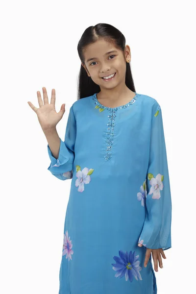 Ragazza Baju Kurung Sorridente Agitando Fotocamera — Foto Stock