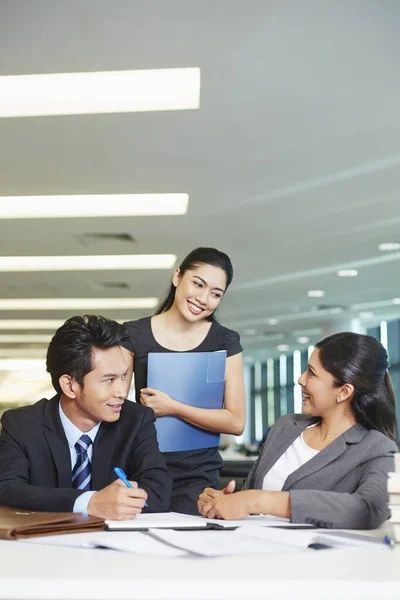 Business Partners Having Discussion — Stock Photo, Image