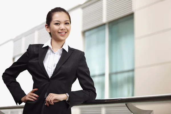 Businesswoman Smiling Leaning Metal Railing — Stock Photo, Image