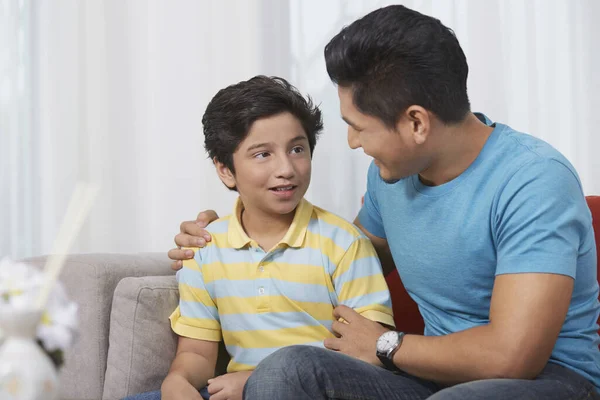 Pai Filho Conversando Com Outro — Fotografia de Stock