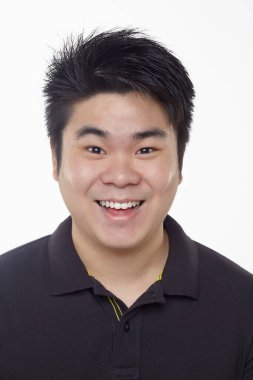 Beyaz arka planda izole edilmiş bir adamın yüz ifadesi