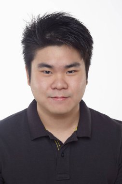 Beyaz arka planda izole edilmiş bir adamın yüz ifadesi