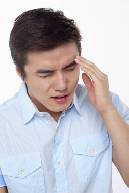 Beyaz arka planda izole edilmiş bir adamın yüz ifadesi