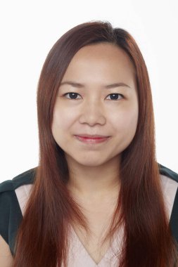 Beyaz arka planda izole edilmiş bir adamın yüz ifadesi