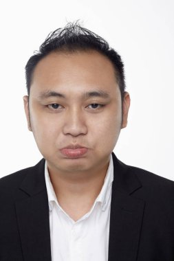 Beyaz arka planda izole edilmiş bir adamın yüz ifadesi