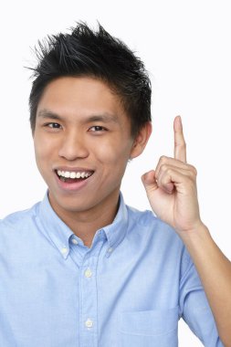 Beyaz arka planda izole edilmiş bir adamın yüz ifadesi