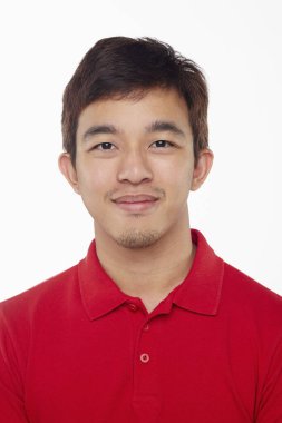 Beyaz arka planda izole edilmiş bir adamın yüz ifadesi