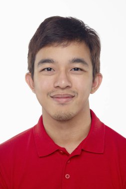 Beyaz arka planda izole edilmiş bir adamın yüz ifadesi