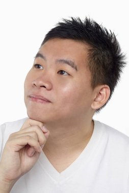 Beyaz arka planda izole edilmiş bir adamın yüz ifadesi