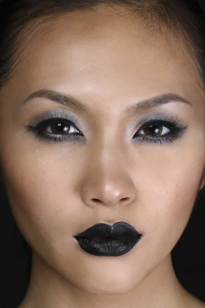 Mujer Vestida Maquillaje Negro —  Fotos de Stock