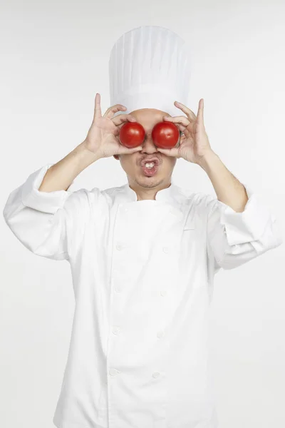 표정으로 토마토를 아시아 요리사 — 스톡 사진