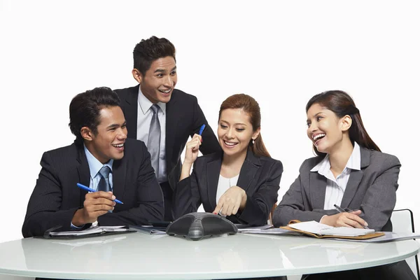 Empresários Empresárias Que Fazem Uma Chamada Teleconferência — Fotografia de Stock