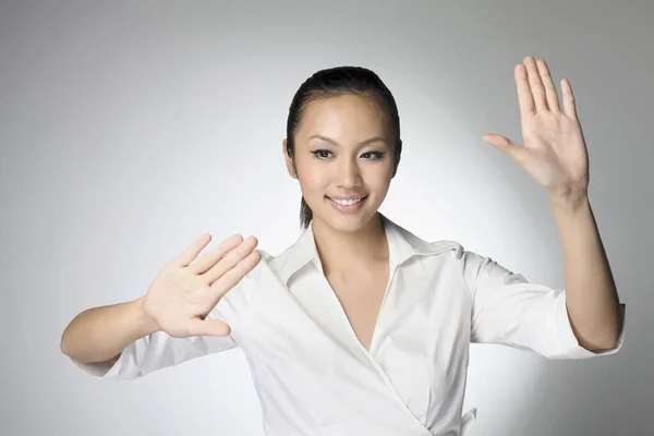 Femme Affaires Touchant Une Interface Écran Tactile Haute Technologie — Photo