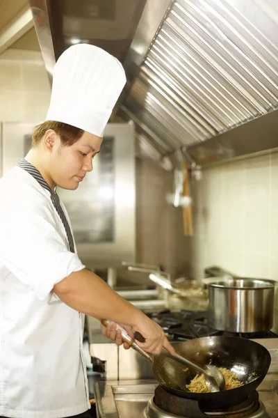 Perfil Lateral Chef Cozinhar Alimentos — Fotografia de Stock