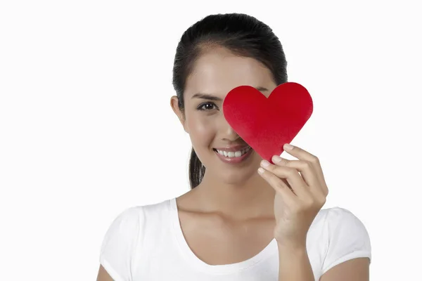 Mujer Feliz Sosteniendo Corazón Rojo Cortado Sobre Ojo Derecho —  Fotos de Stock