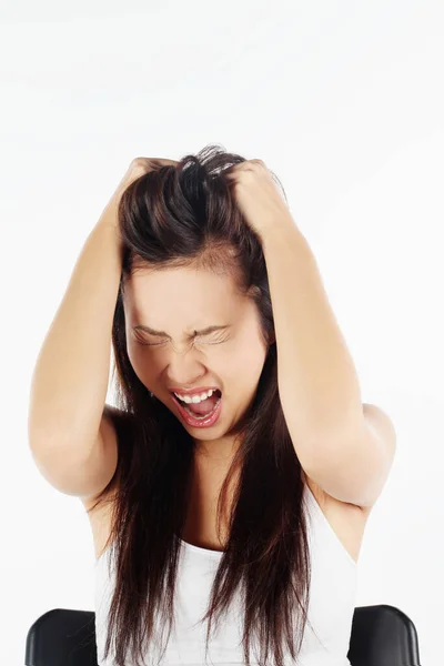 Vrouw Aan Haar Trekken Schreeuwen — Stockfoto