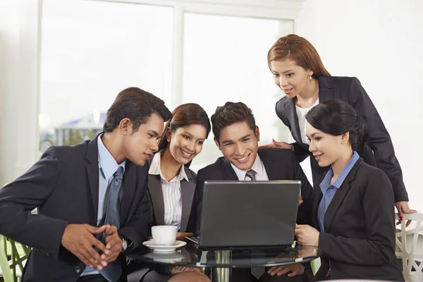 Empresários Tendo Uma Discussão Durante Tempo Pausa — Fotografia de Stock