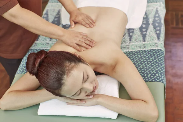 Young Woman Lying Her Front Receiving Back Massage — Stock Photo, Image