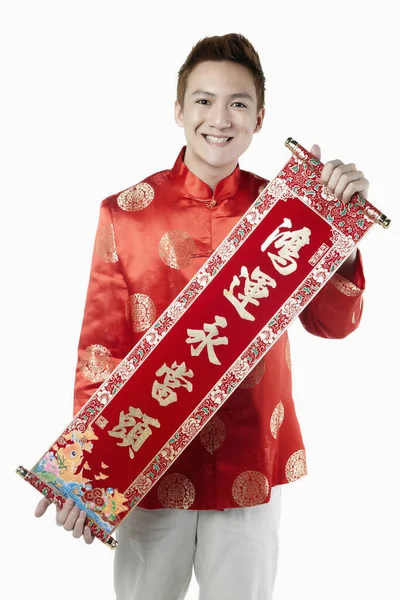 Homem Roupas Tradicionais Segurando Banner Com Cumprimentos Ano Novo Chinês — Fotografia de Stock