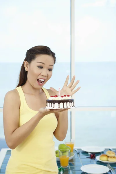 Femme Avec Gâteau Anniversaire — Photo