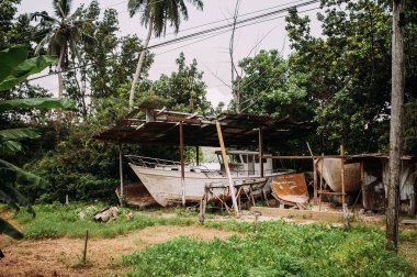 Praslin adasında eski bir tekne