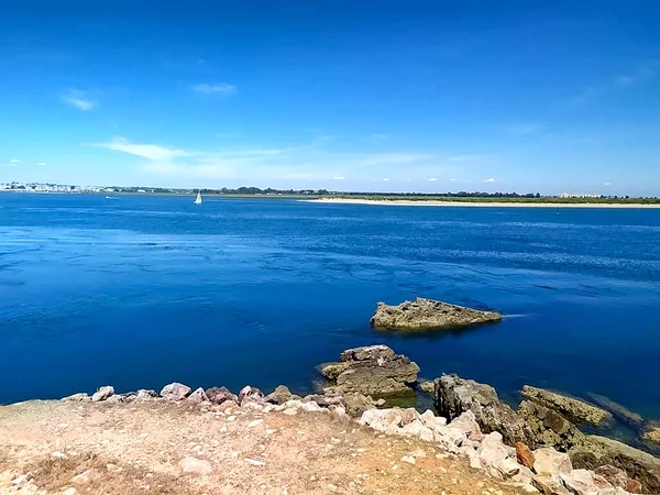 Spaziergang Strand Sommer Ein Sonniger Tag Mit Blauem Meer Und — Stockfoto