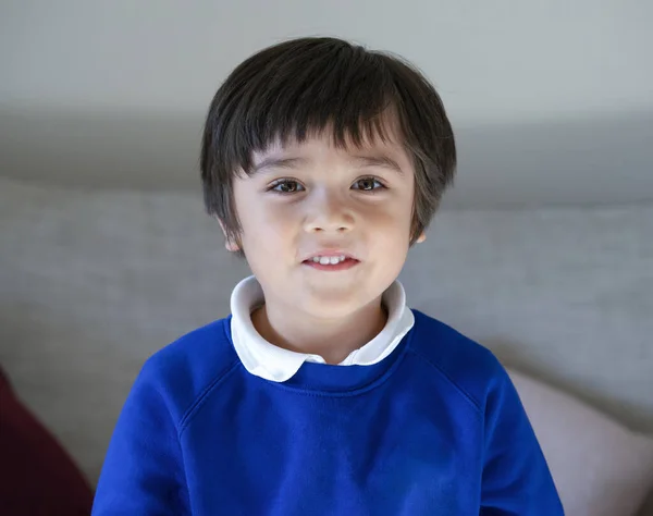 Testa Ragazzo Della Scuola Ritratto Felice Anni Bambino Guardando Fotocamera — Foto Stock