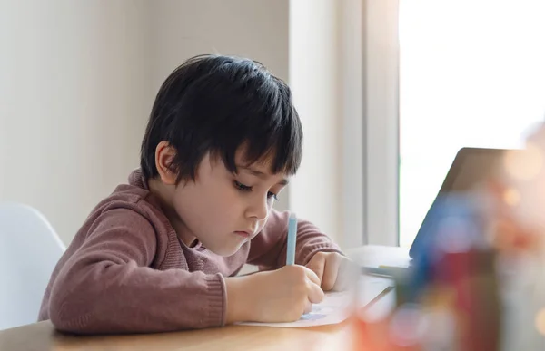 Kid Self Isolation Using Tablet His Homework Dítě Dělá Pomocí — Stock fotografie