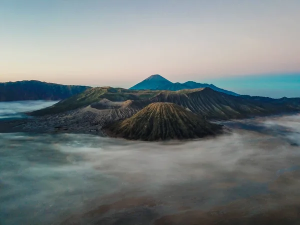 Keindahan Gunung Bromo Saat Matahari Terbit Dalam Foto Menggunakan Drone — Stok Foto