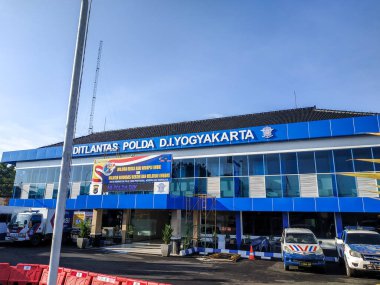 YOGYAKARTA, INDONEZYA - 18 Nisan 2020: Yogyakarta Bölgesel Polis Trafik Müdürlüğü Buzu (Ditlantas Polda DIY)
