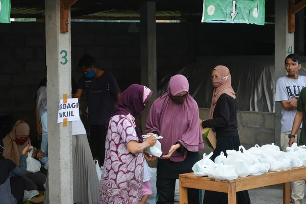 Social Service Dela Gratis Mat Månaden Ramadan Takjil Gatan Yogyakarta — Stockfoto