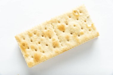 Bir sürü lezzetli ve besleyici soda bisküvisi.