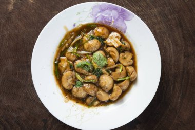 Çin ev yapımı kızarmış mantar, Çin yemeği.