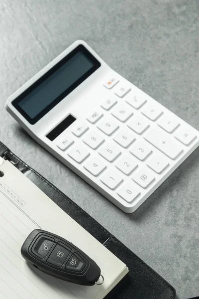 Masada bir hesap makinesi. Çince anlamı: Mali kaynaklar genişliyor.