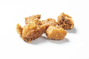 Bir yığın lezzetli kızarmış tavuk.