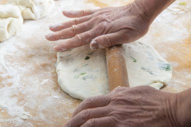 Lezzetli yeşil soğanlı kek, Çin yemeği.