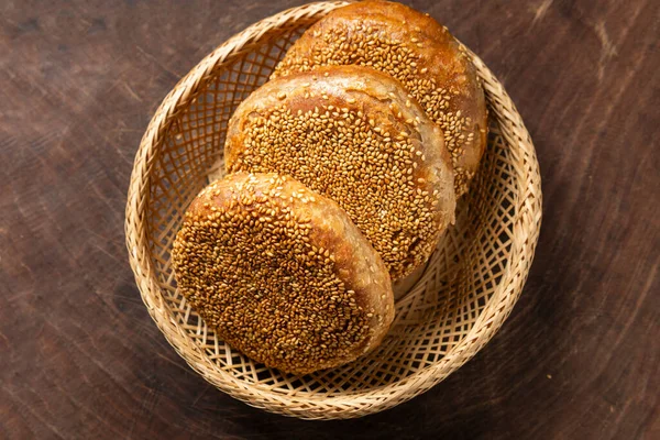 Çin lokmaları, pişmiş susamlı çörekler