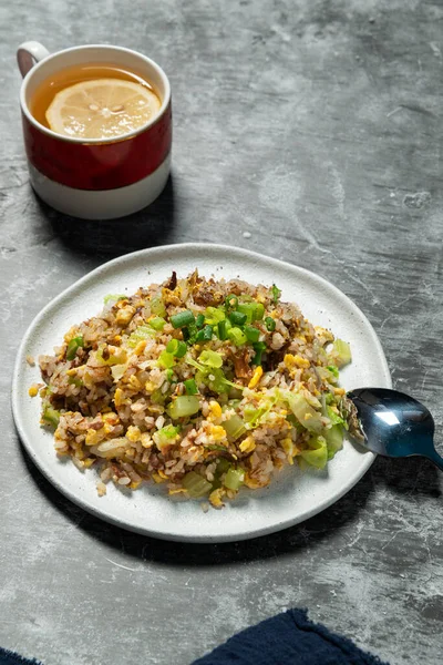 Biftek, kızarmış pirinç, Çin pilavı.