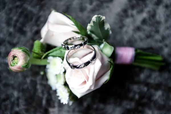 wedding flowers jewelry gold ring