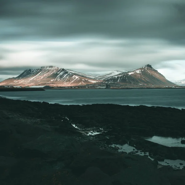 Akranes 'ten Akrafiall dağına manzara