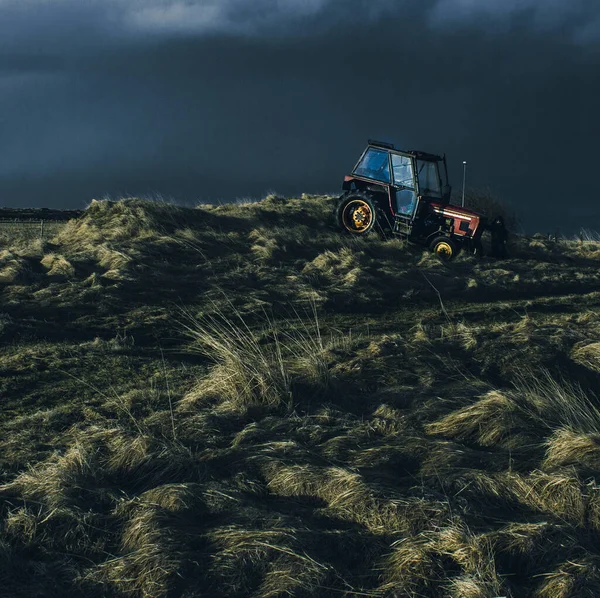 İzlanda 'daki manzara karamsar gökyüzü 