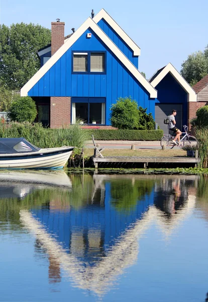 Blue Wooden House River Water Reflections Classic Dutch Architecture Summer — Stock Photo, Image