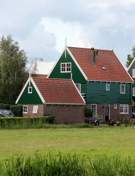 Traditionellt Holländskt Hus Landet Sommarfoto Klassisk Holländsk Arkitektur Resmål — Stockfoto